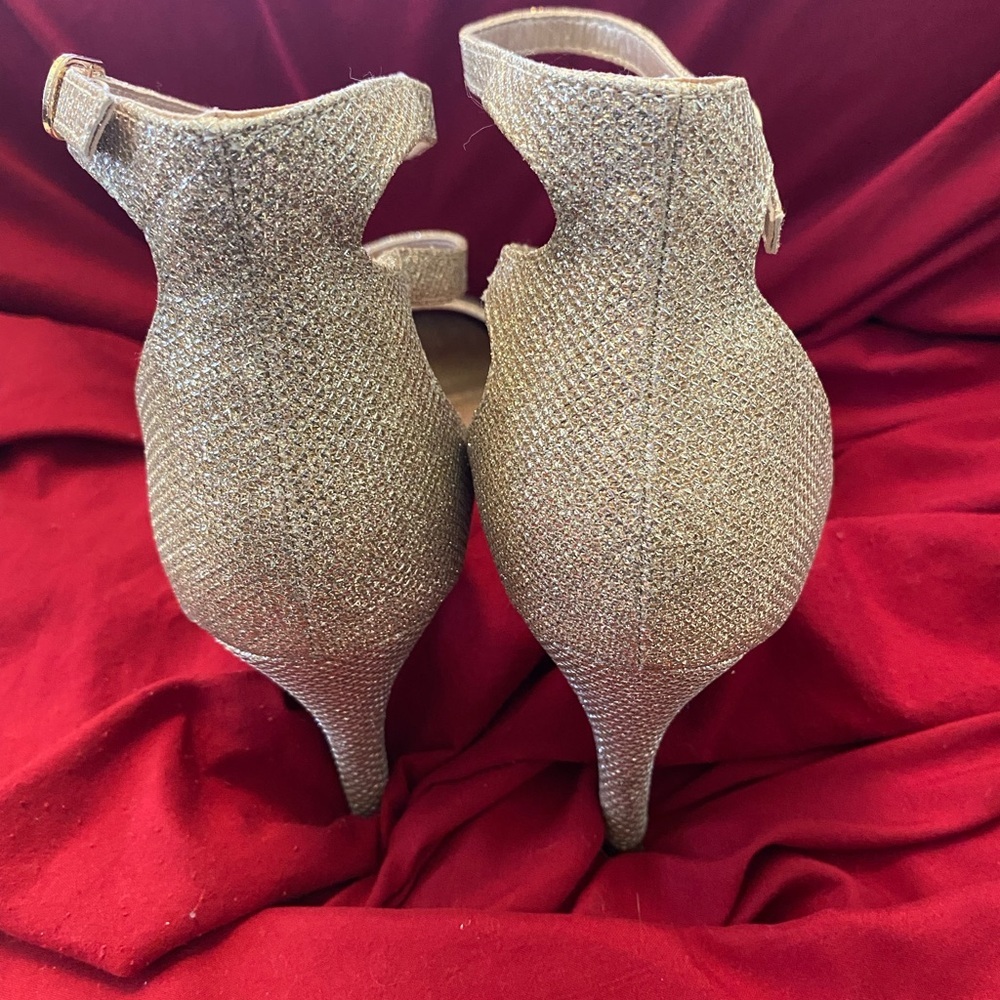 Dream Pairs Gold Strappy Open-Toe Heels. They are a size 9 and worn one time. - Picture 6 of 9